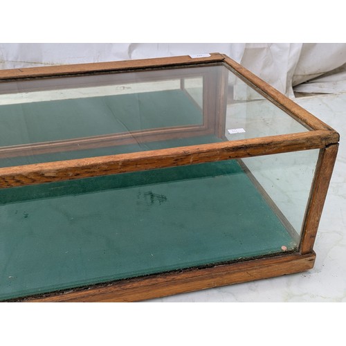 423 - A vintage Oak glass topped display case