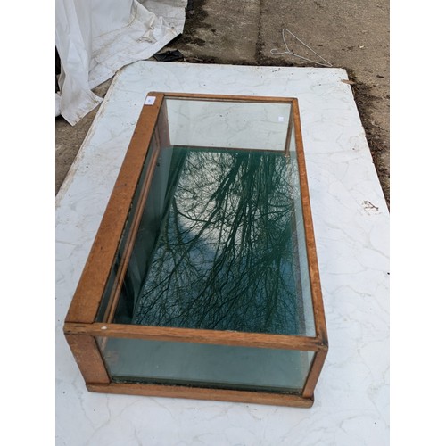 423 - A vintage Oak glass topped display case