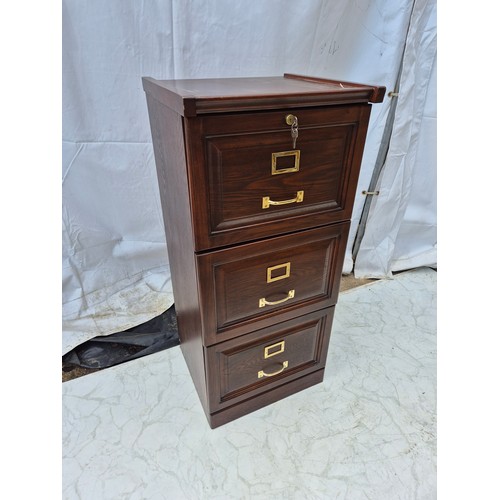 420 - A high quality early 20th century styled 3 drawer filing cabinet with brass handles and nameplates