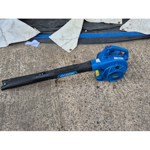 108 - A Hyundai HYbv26-2 petrol leaf blower