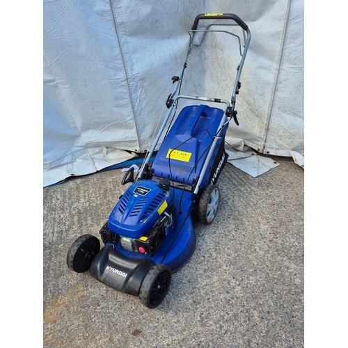 117 - A Hyundai petrol lawn mower with a 173cc engine