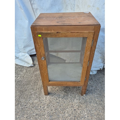 469 - A vintage metal mesh parlour unit