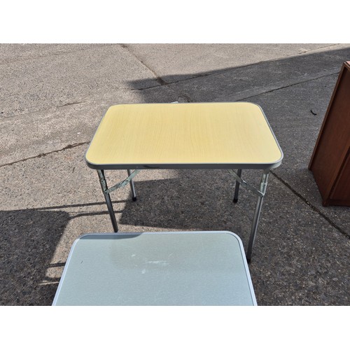 121 - A pair of small folding tables