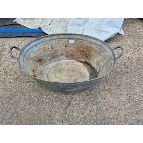 115 - A large vintage galvanized bucket