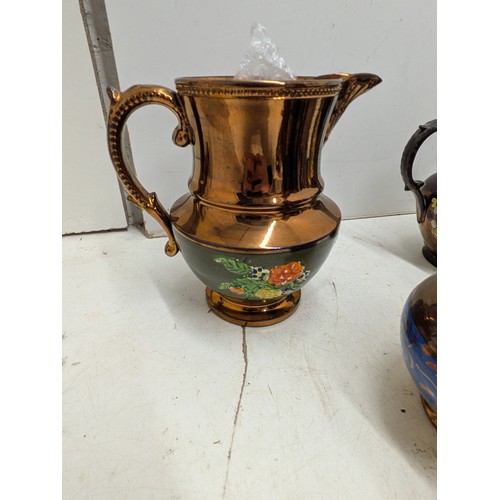 921 - A selection of vintage copper lustreware