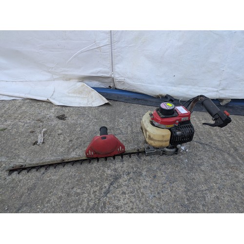 271 - A lawn Elite e1660 petrol hedge trimmer