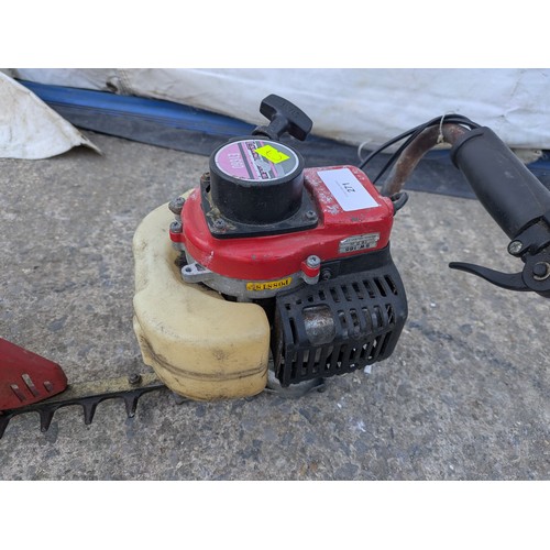 271 - A lawn Elite e1660 petrol hedge trimmer