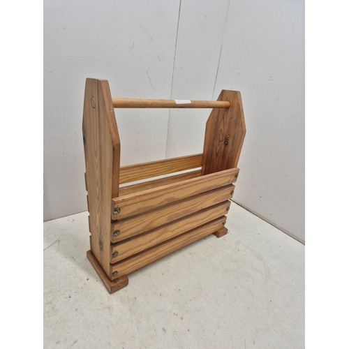 600 - Pine magazine rack