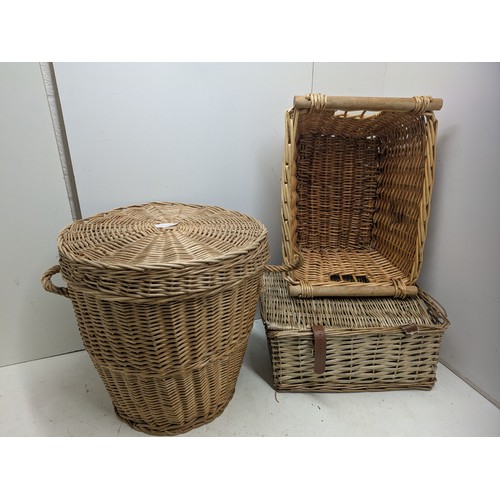 601 - A selection of three wicker baskets.