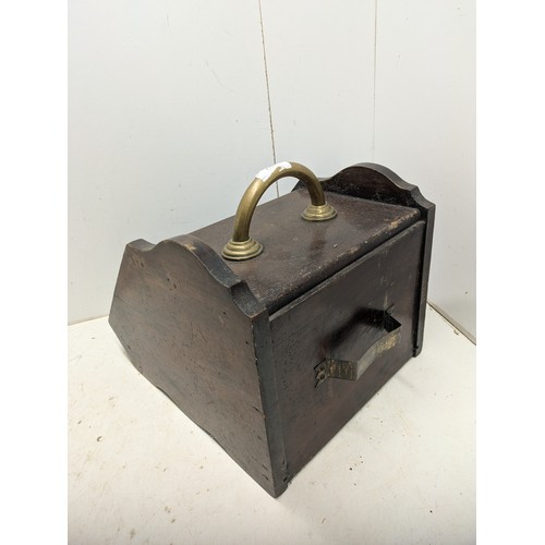 1014 - Antique brass and mahogany coal scuttle.