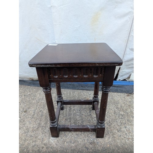 675 - A small oak corner table