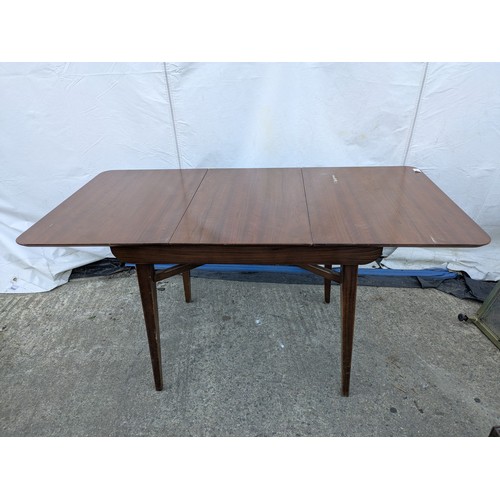 677 - A 'Beautiful-tea-table' extending dining table - centre leaf can be removed and folded out into a co... 