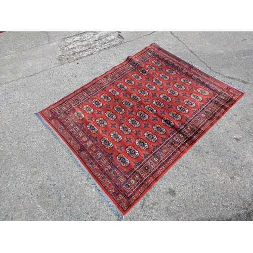 432 - A large wool area rug approx 172cmx230cm