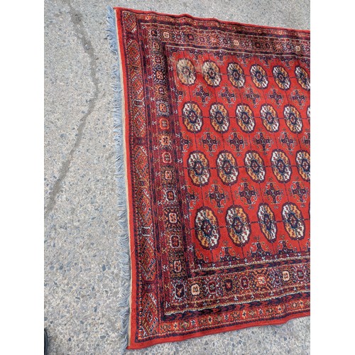 432 - A large wool area rug approx 172cmx230cm