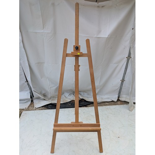 444 - A pine artists easel