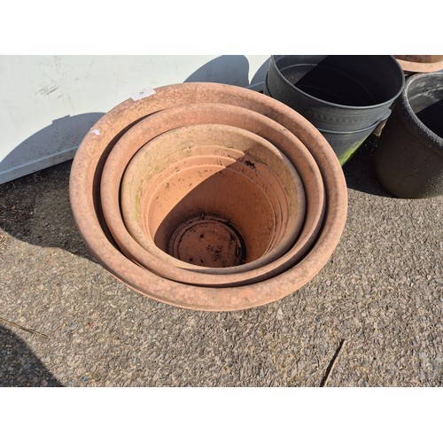 82 - A selection of plastic and concrete plant pots