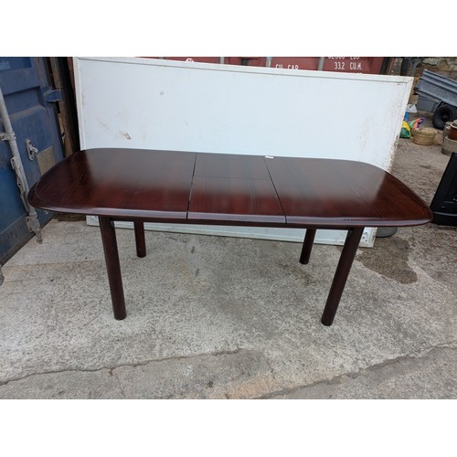 696 - A mahogany extending dining table