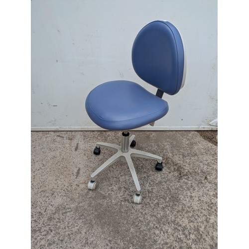 673 - A fully adjustable blue and white office chair