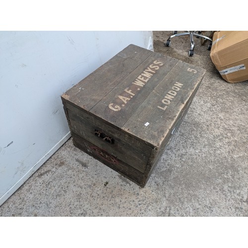 670 - An early 20th century steamer trunk