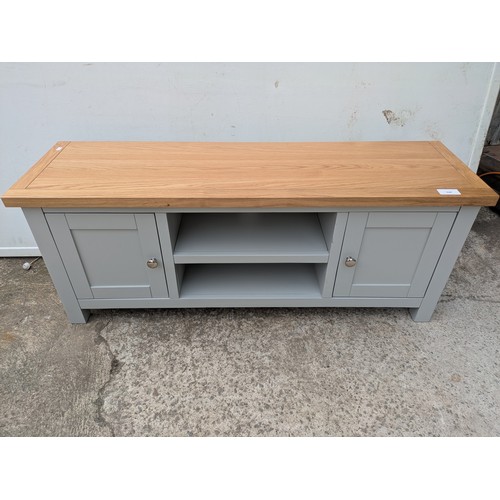 648 - A modern television stand with an oak effect top and painted base
