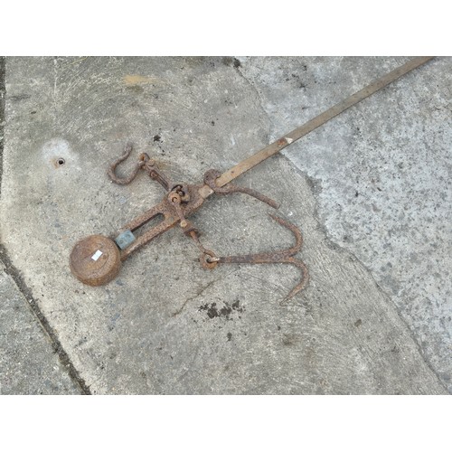 308 - A vintage agricultural scale