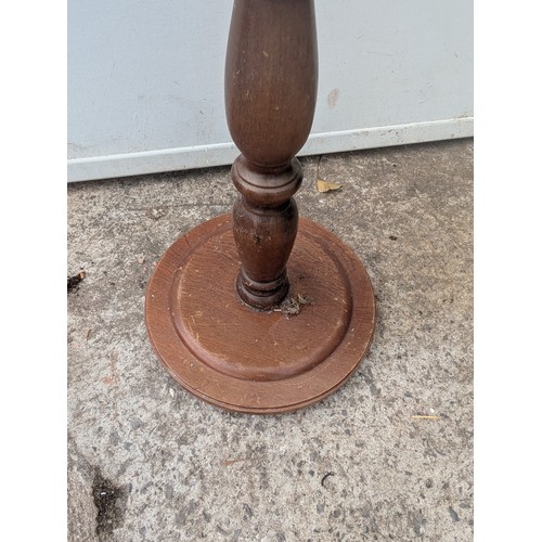 699 - A vintage oak floor standing lamp