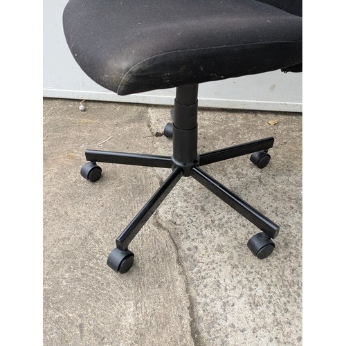 698 - An adjustable office chair