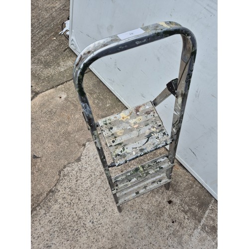 10 - Am aluminium collapsible ladder