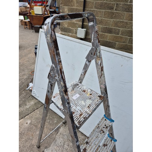 11 - An aluminium collapsible ladder