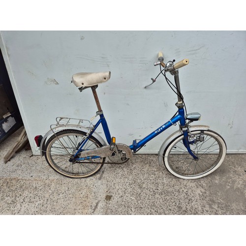 Lot 221       