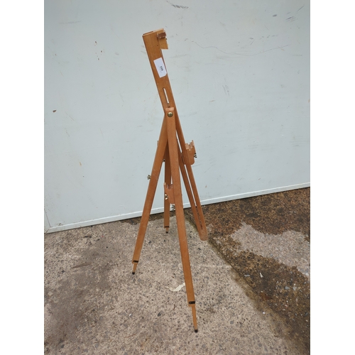 605 - A Daler Rowney artists easel