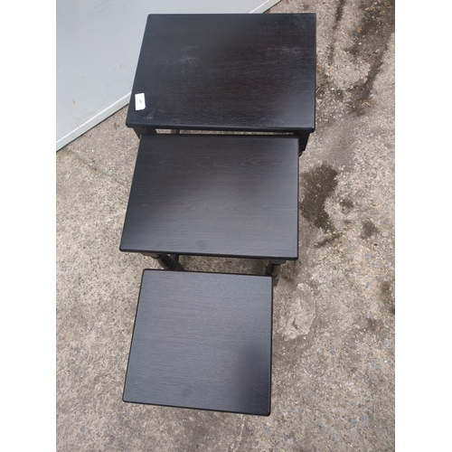 685 - A nest of 3 oak tables