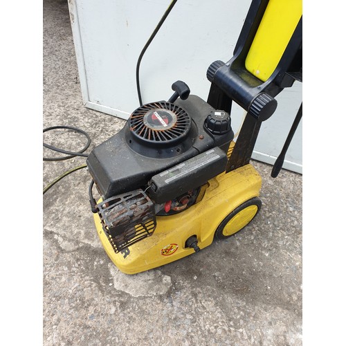 290 - A Karcher petrol pressure washer - running