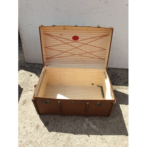 600 - a vintage canvas storage trunk
