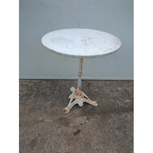 252 - A garden table with a cast iron base and marble top