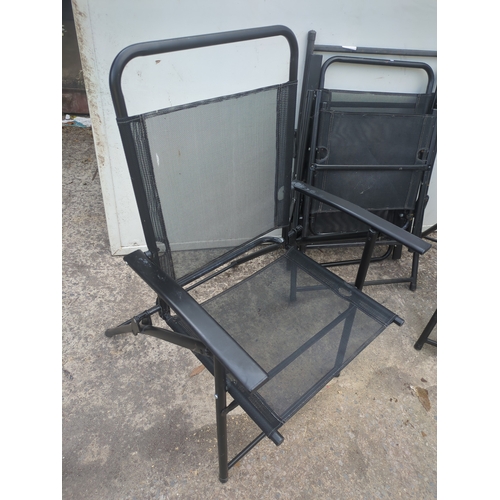 256 - A set of 4 collapsible outdoor chairs