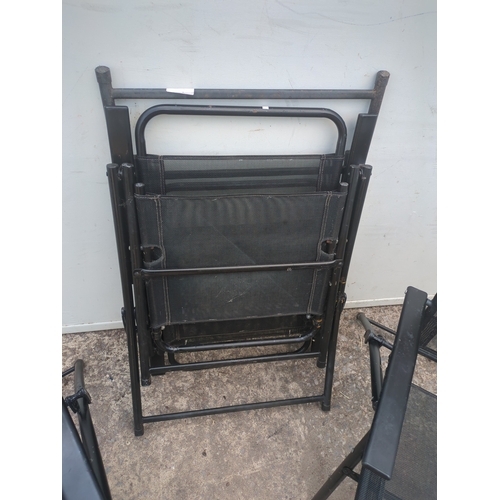 256 - A set of 4 collapsible outdoor chairs