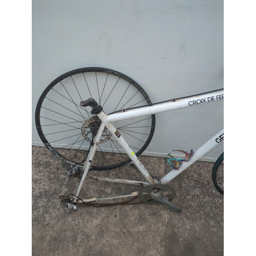 258 - A Genesis Croix de fer road bike