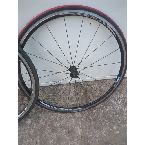 259 - A pair of Shimano road bike wheels