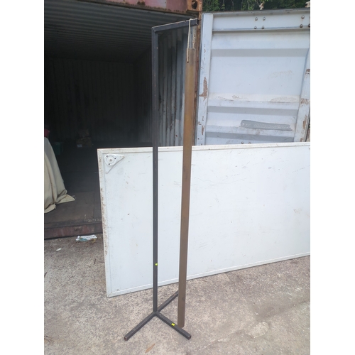 267 - A metal object