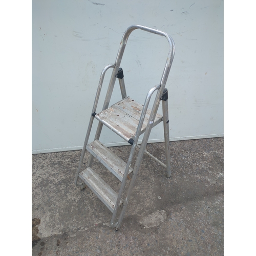 268 - An aluminum collapsible ladder