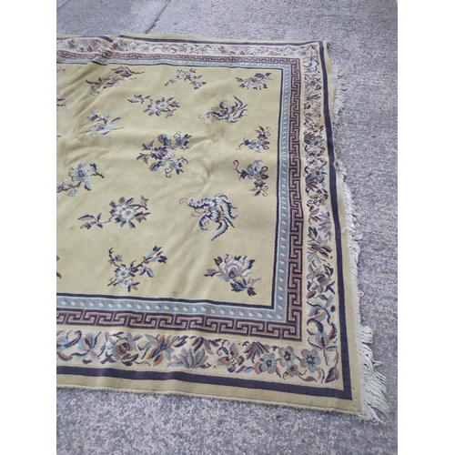 720 - A vintage wool area rug - approx 200x286cm