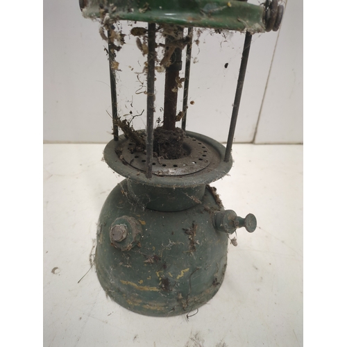 828 - A vintage Aladdin paraffin lamp
