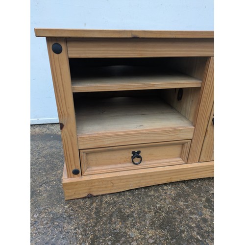 472 - A pine tv unit