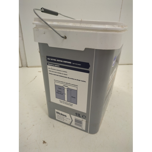 5 - A tub of wickes self setting jointing compound