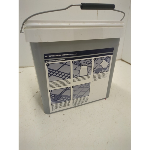 5 - A tub of wickes self setting jointing compound