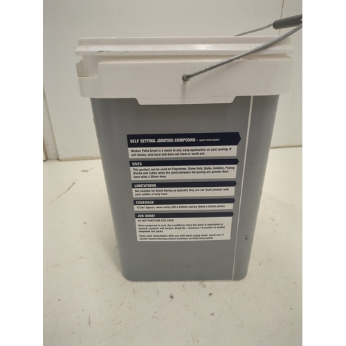 5 - A tub of wickes self setting jointing compound