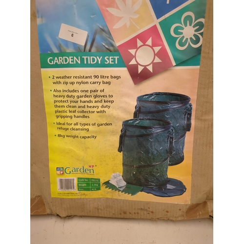 6 - A garden tidy set in box