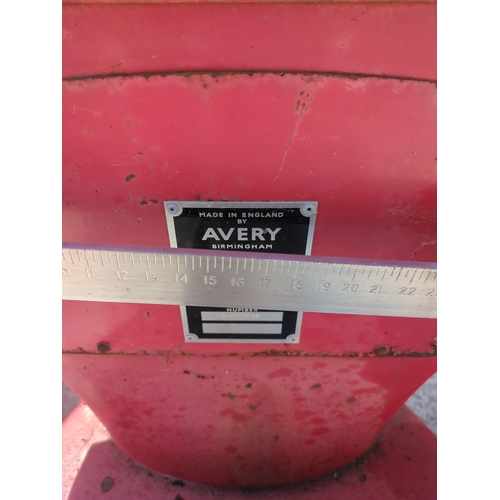 24 - An industrial Avery 110lb scale - 1950s - working