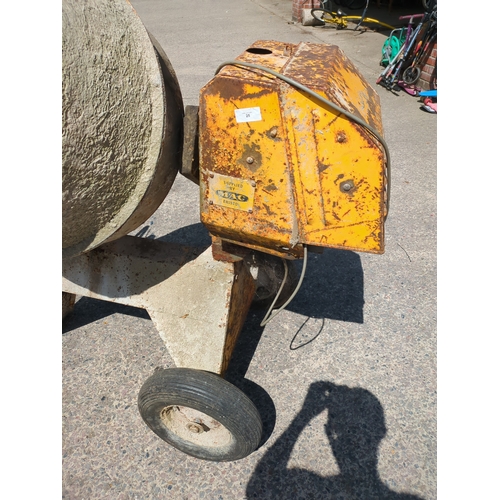 25 - MAC Bristol cement mixer - working